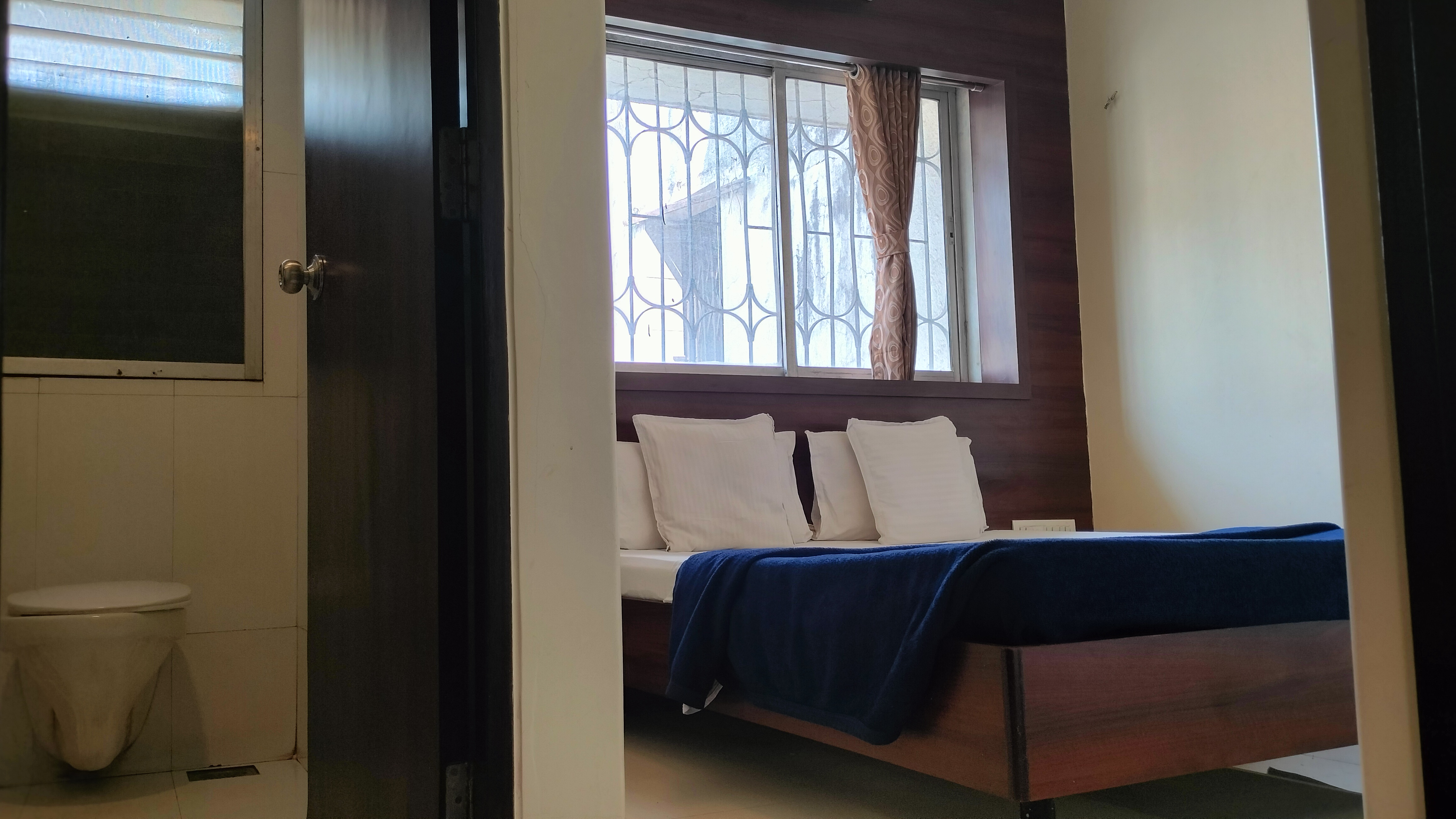 Hotel Sai Nidhi Executive Best Hotels in Airoli | Standard Room 